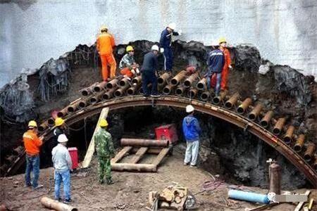 拉萨隧道钢花管支护案例